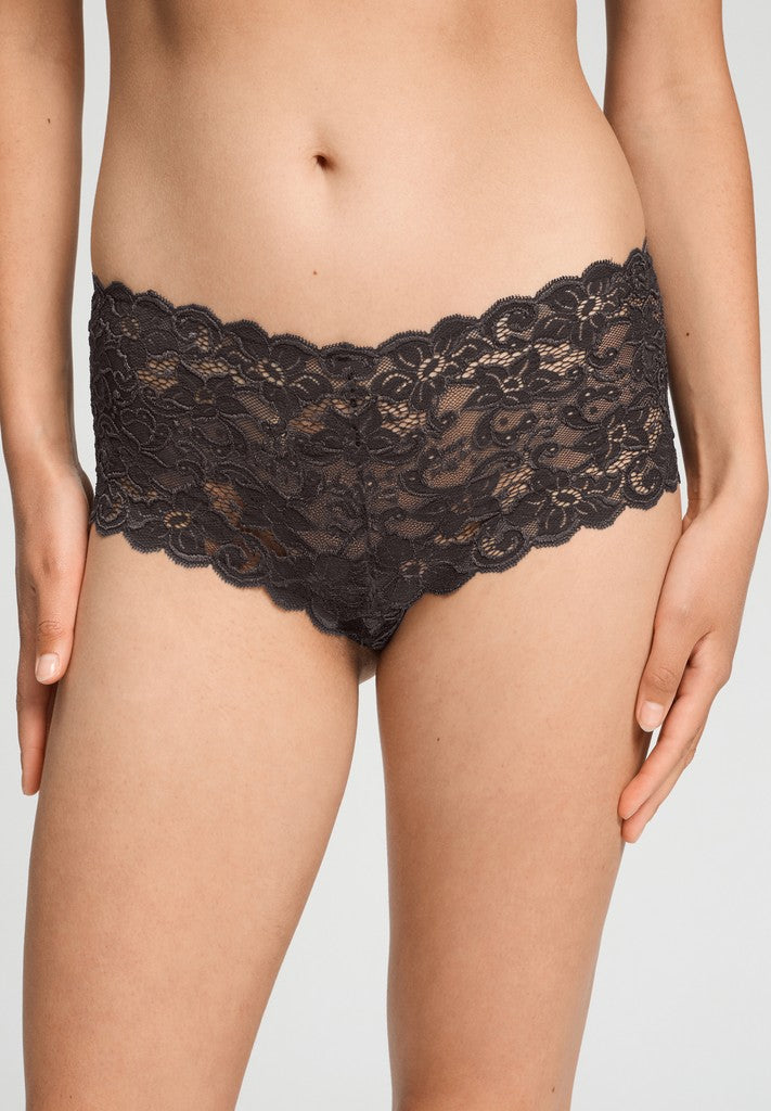 Hanro Moments high waist string in dark mocha