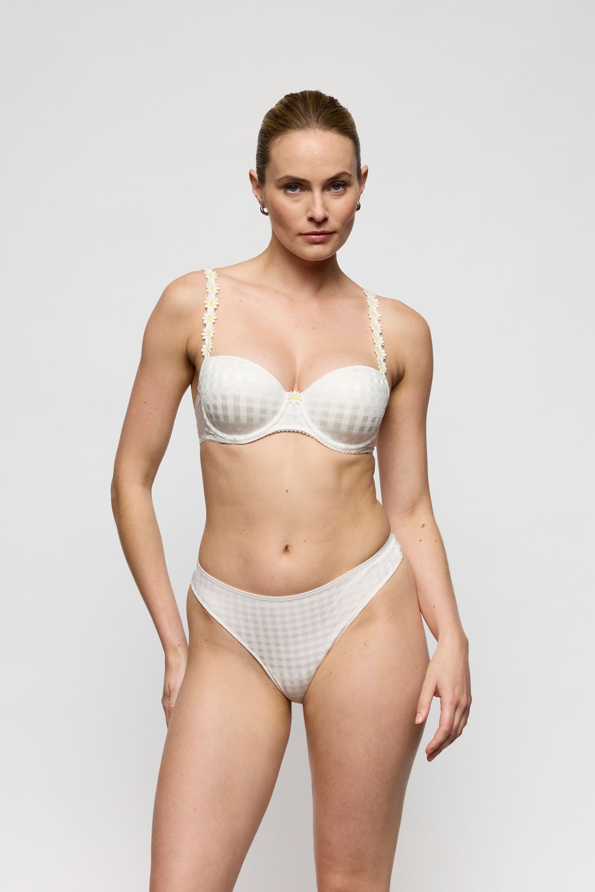 Marie Jo Avero string in ivory petal