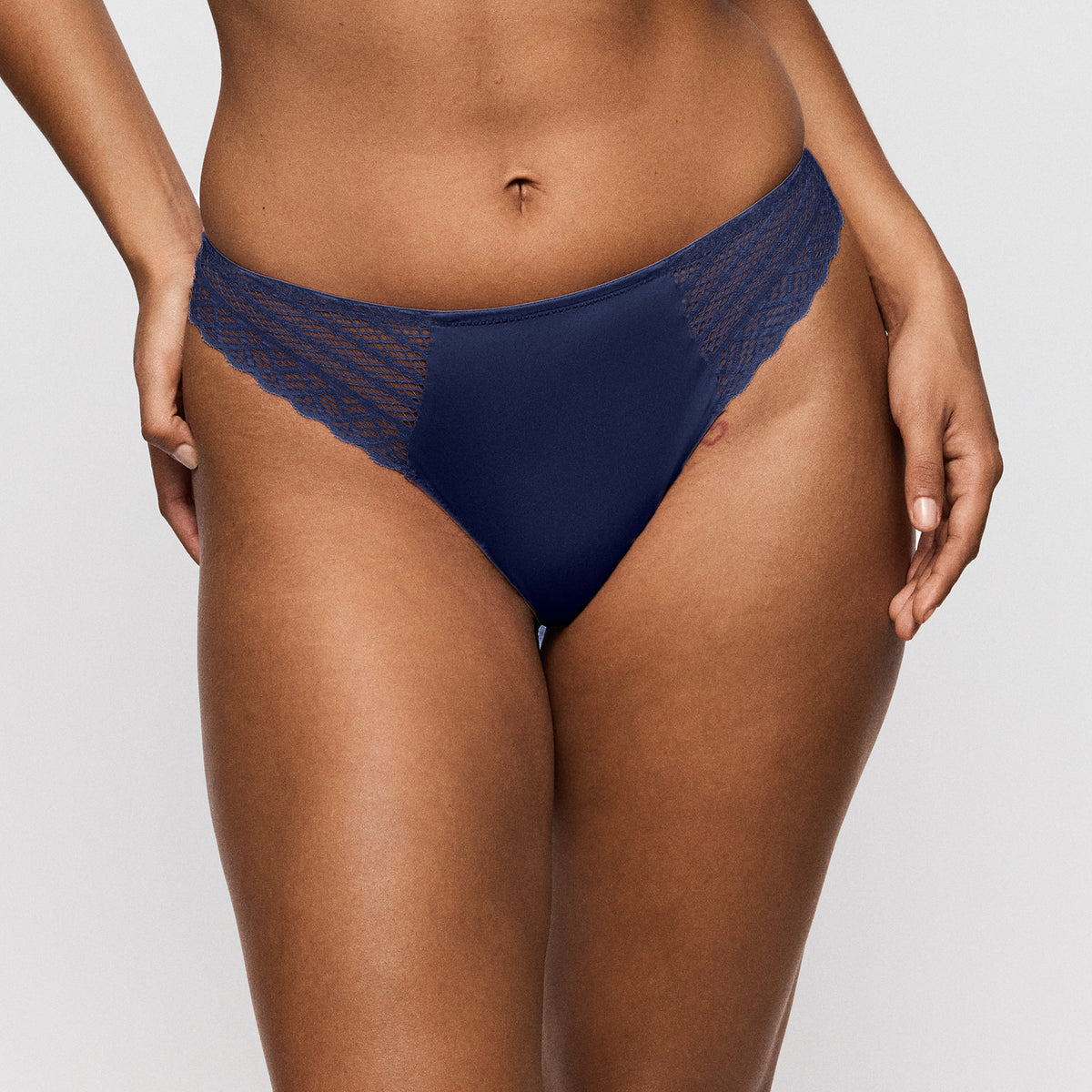 Primadonna Twist Twist Side string in indigofera