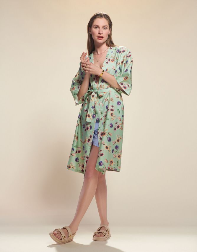Essenza Sarai korte kimono in subtle green